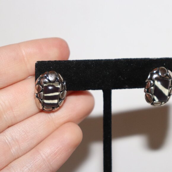 Retro silver earrings with black and white .75" - Picture 2 of 4